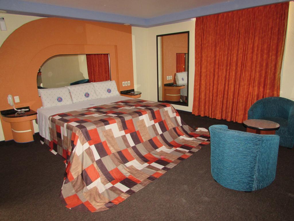 Motel Gran Vallarta (Adults Only) Celaya  Bagian luar foto